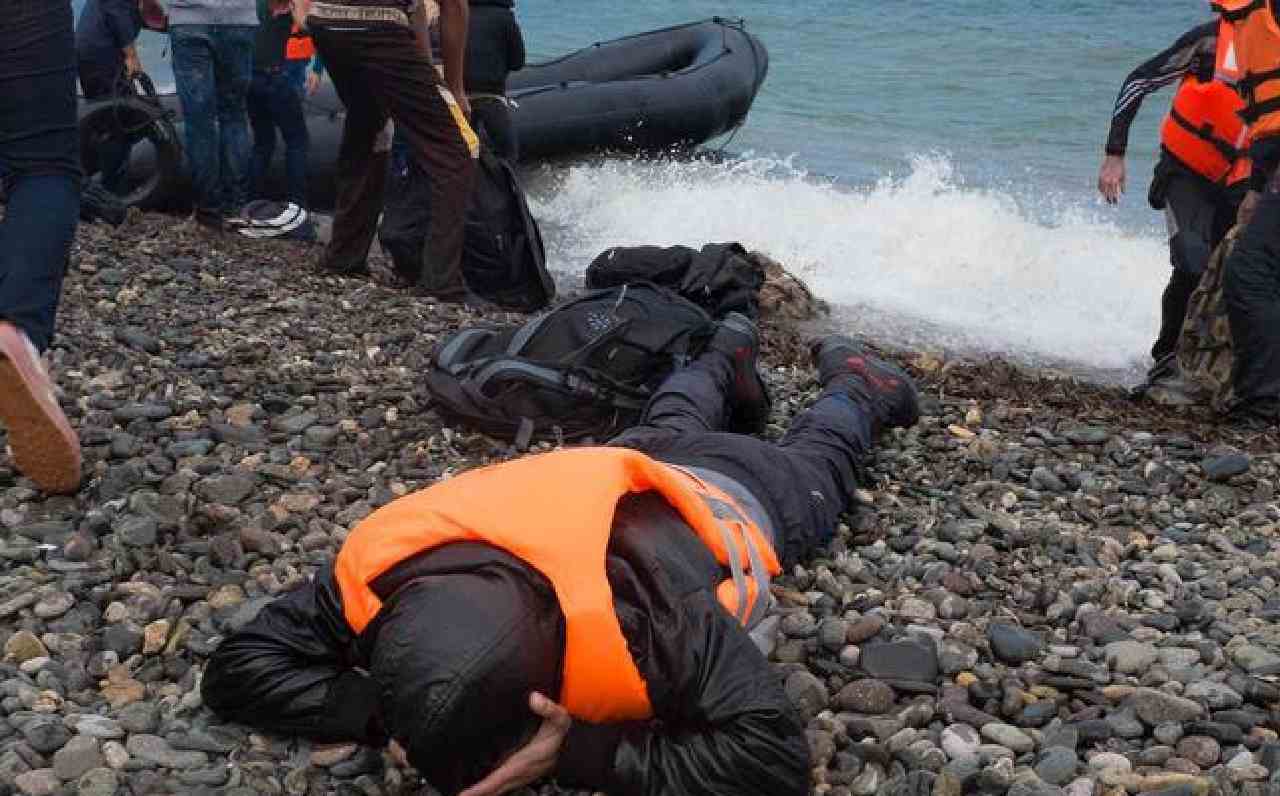 The death of migrants in the Mediterranean Sea